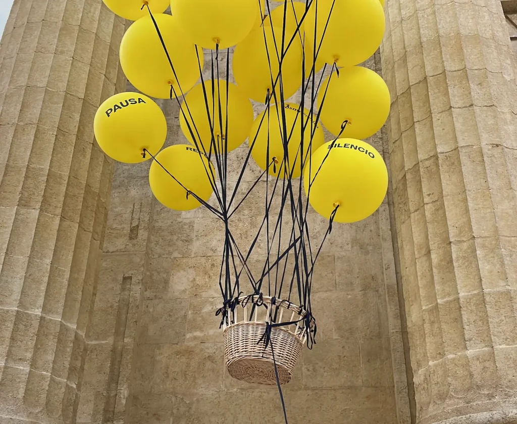 En el aire. / Nadie para Cosmopoética 2024