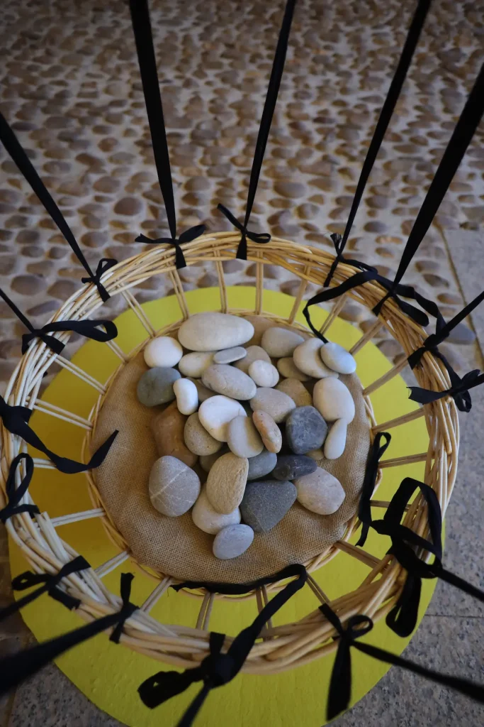 En el aire. / Nadie para Cosmopoética 2024