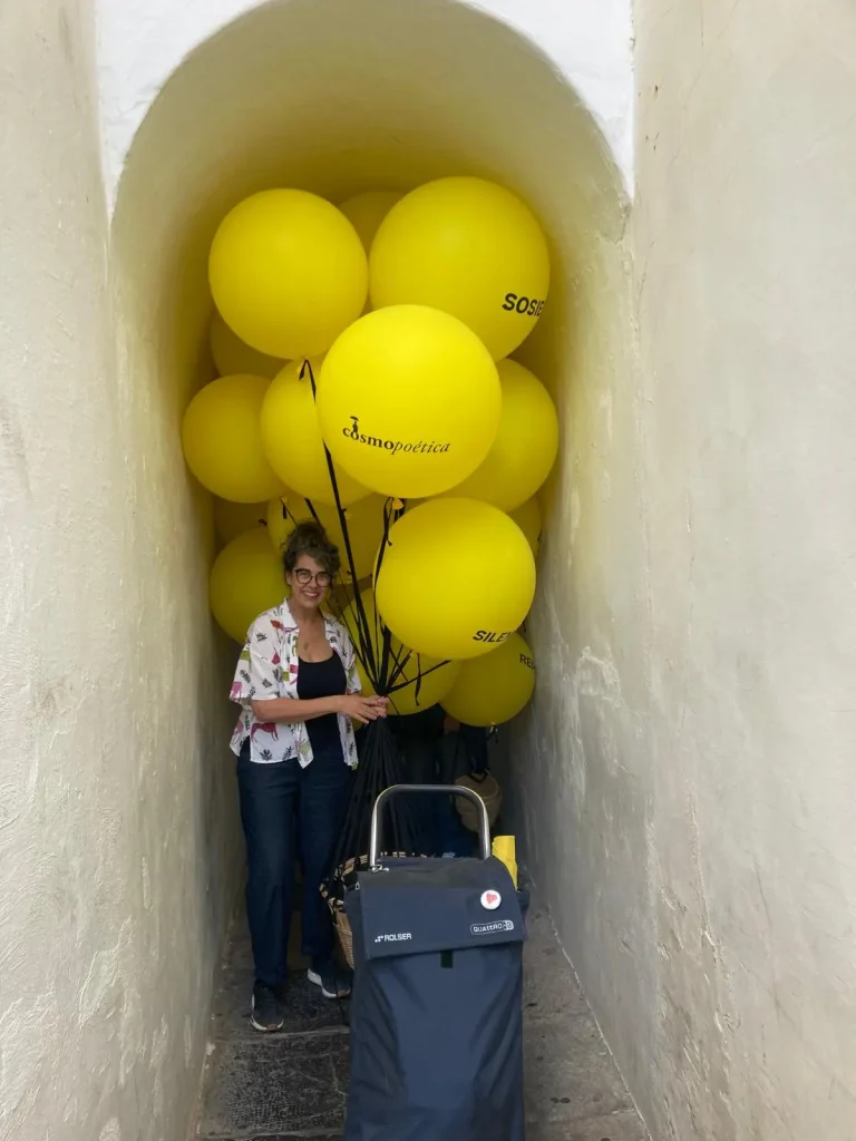 En el aire. / Nadie para Cosmopoética 2024